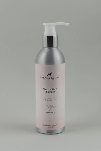 Shampoo naturale per cani, delicato e ipoallergenico, flacone da 200 ml, ideale per pelo lucido e pelle sana, vista frontale. Sandalo, Gelsomino e Vaniglia