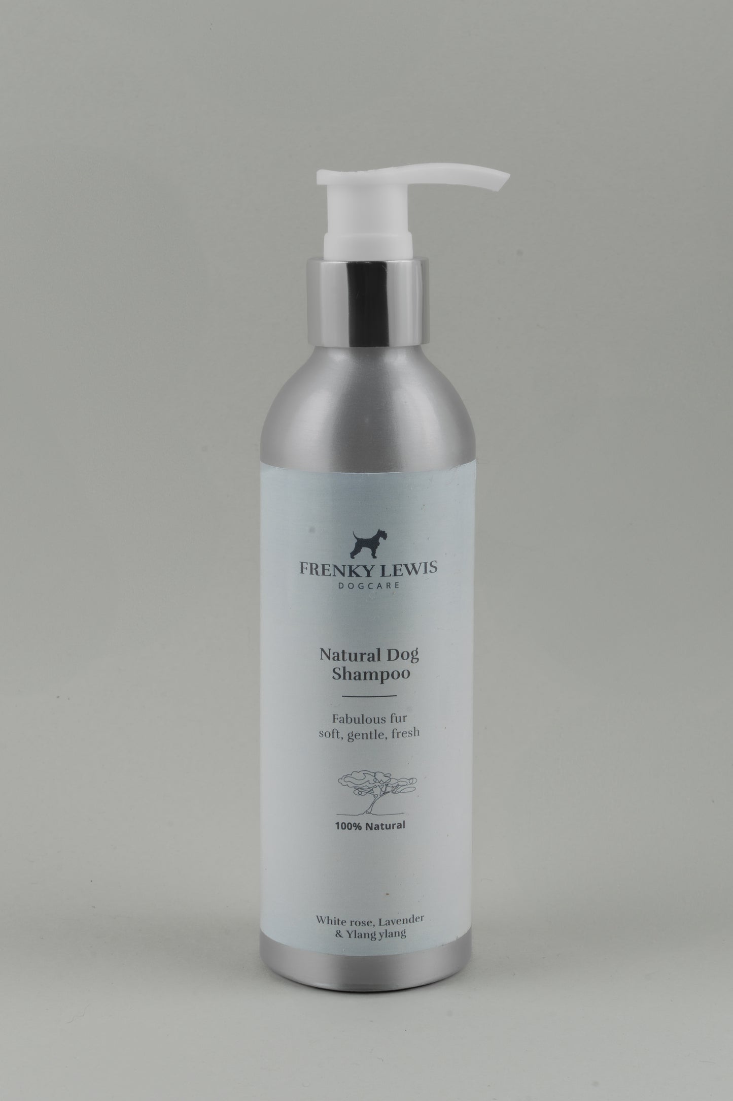 Shampoo naturale per cani, delicato e ipoallergenico, flacone da 200 ml, ideale per pelo lucido e pelle sana, vista frontale. Rosa Bianca, Lavanda, Ylang Ylang. Dimensioni flacone e quantità consigliata di shampoo naturale per cani, guida all’uso sicuro e corretto.