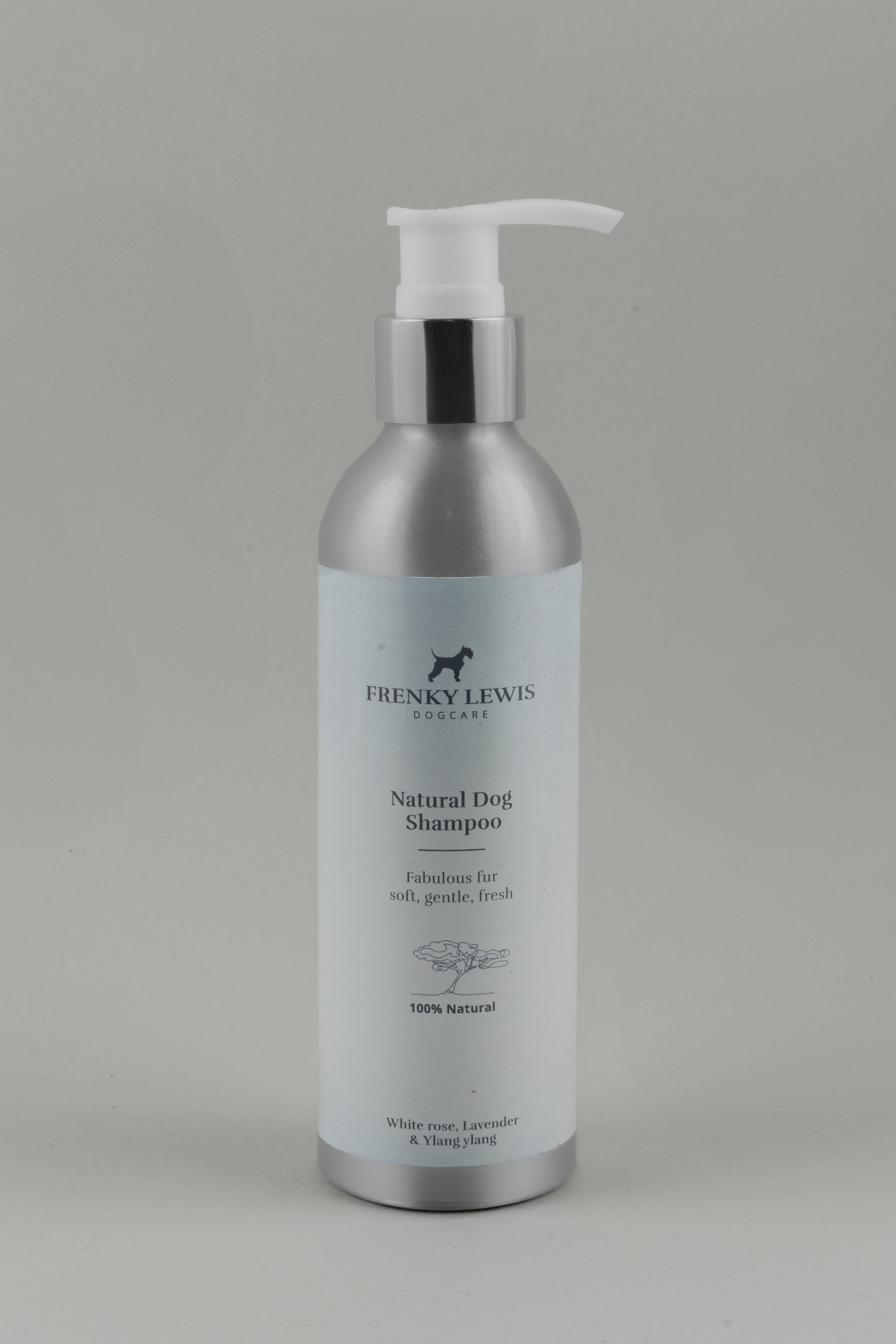 Shampoo naturale per cani, delicato e ipoallergenico, flacone da 200 ml, ideale per pelo lucido e pelle sana, vista frontale. Rosa Bianca, Lavanda, Ylang Ylang. Dimensioni flacone e quantità consigliata di shampoo naturale per cani, guida all’uso sicuro e corretto.
